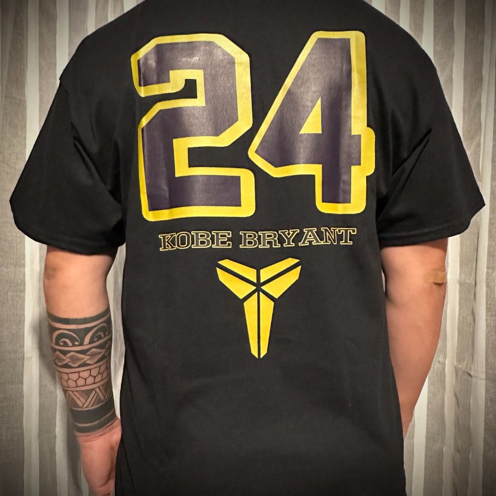 KOBE BRYANT SHIRT SIZE LARGE - Picture 2 of 4